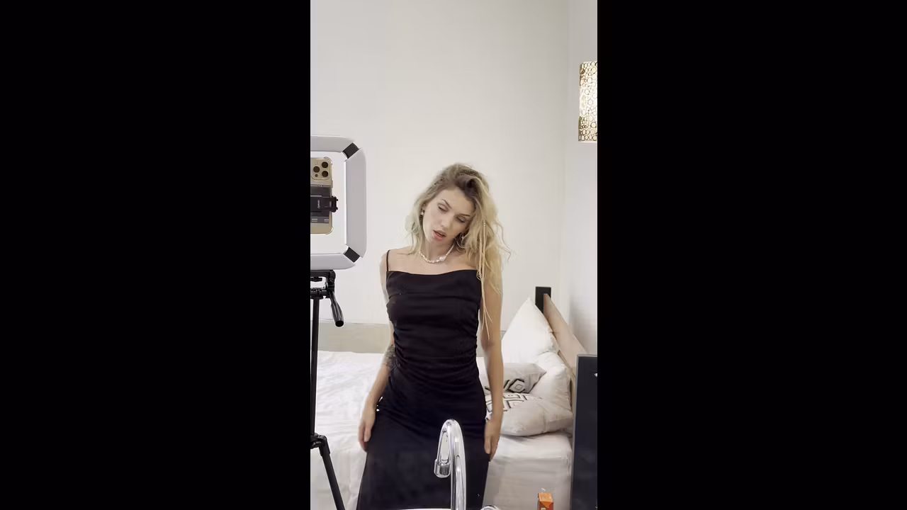 Wanna fuck or lick me? ?