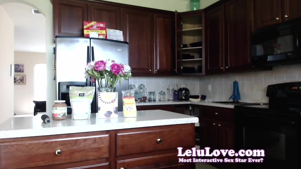 Lelu Love-WEBCAM: MasturBAKING Cupcakes With Vibrator Fun